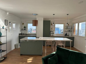 Appartement spacieux doté d'une grande terrasse, proche Paris. Parking gratuit